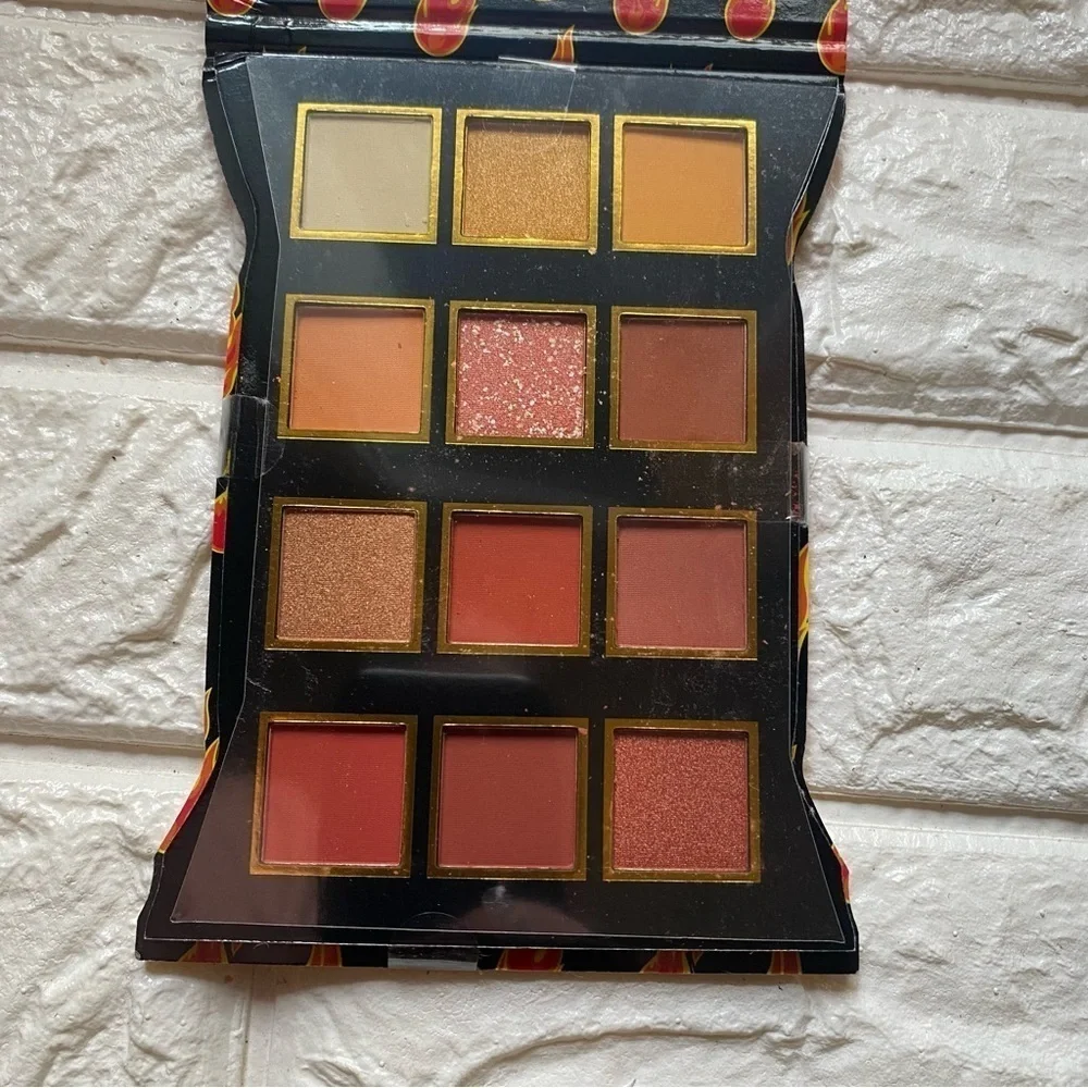 Cheetos Flamin' Hot Crunchy Eyeshadow Palette - 12 Shades & Mirror